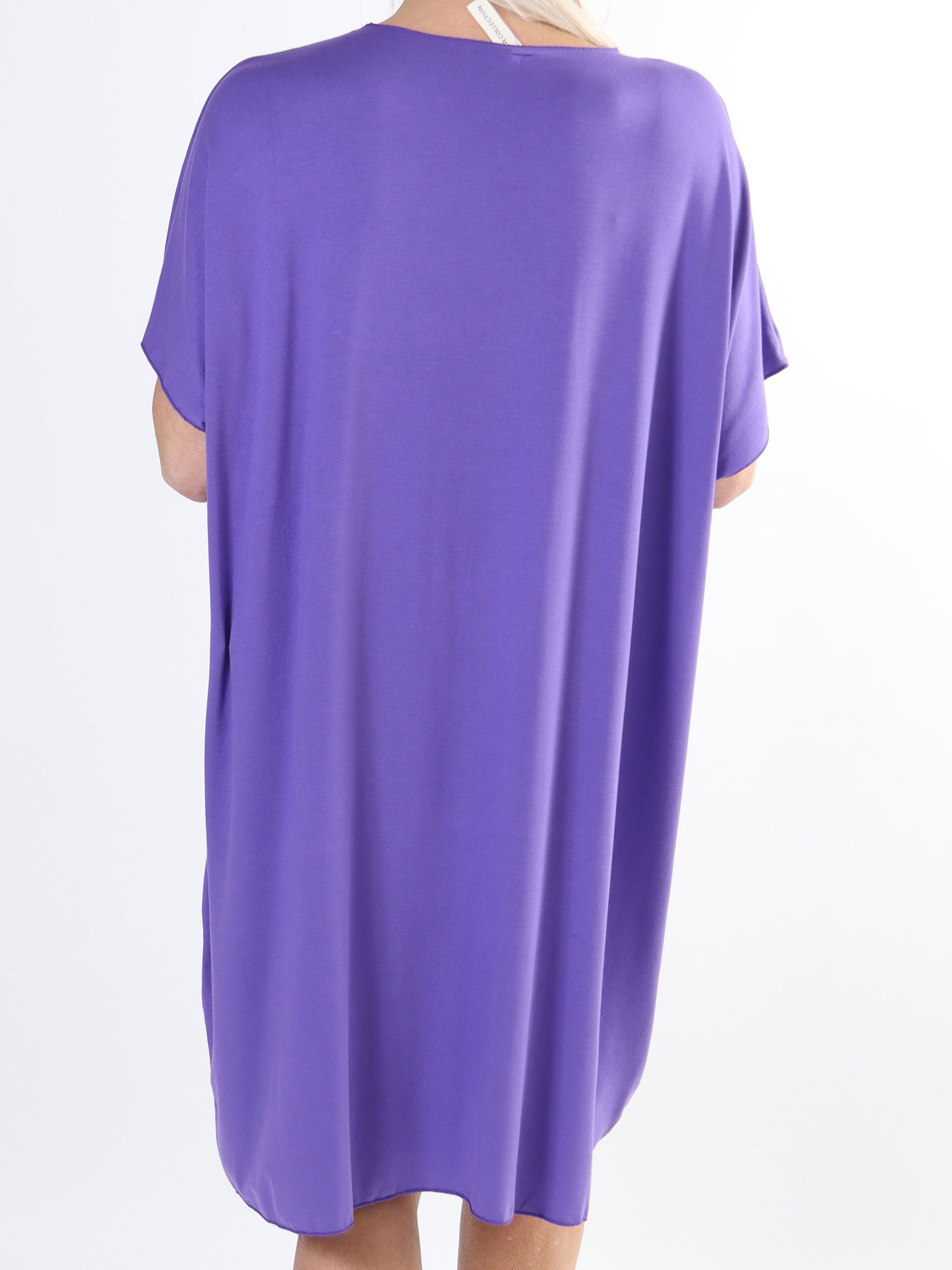 Ellen - T-shirtklänning i viskos med guldtryck i plusstorlek